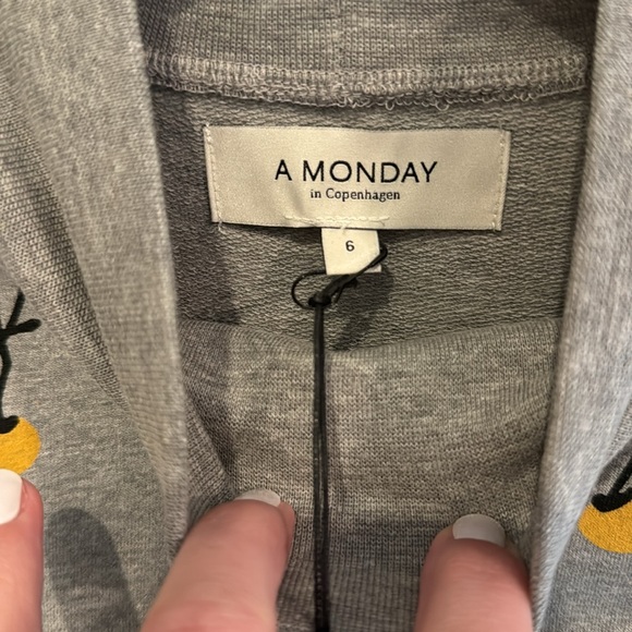 NWT size 6 A MONDAY in Copenhagen Gray Dot Flower Print Anna Dress! - Picture 6 of 16